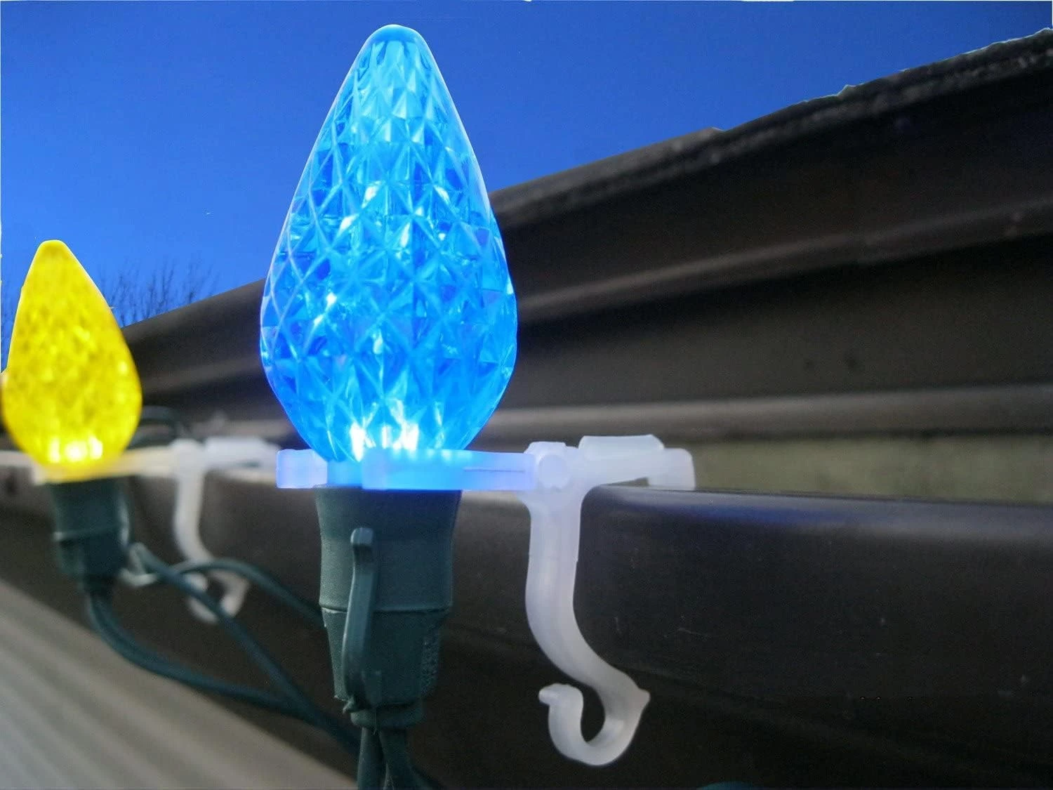 Rocky Mountain Christmas Light Clips - Versatile Heavy Duty Outdoor Plastic - Mounts To Gutter, Shingles, Siding, Roof - For String Lights, Icicle Lights, Mini Lights, C5,C6,C7,C9 - Easy Install (100) 4 Rocky Mountain Christmas Light Clips - Versatile Heavy Duty Outdoor Plastic - Mounts To Gutter, Shingles, Siding, Roof - For String Lights, Icicle Lights, Mini Lights, C5,C6,C7,C9 - Easy Install (100) - Image 4