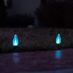 Holiday Lighting Outlet Christmas Light Stakes | Universal 5-Inch Outdoor Light Stakes For C9 Or C7 Light Sockets | Improved Break-Resistant Design | For Use On Lawn Or Pathway | Pack Of 100 -Xmas Lighting Shop 61klM4qFDvL. AC SL1500