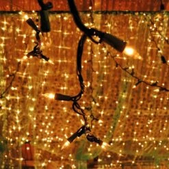 RECESKY Christmas String Lights With Built-in Timer - 50 LED 19ft Fairy Battery Operated Mini String Light For Outdoor Indoor Garden Party Home Wreath Xmas Decor Christmas Tree Decoration Warm White -Xmas Lighting Shop 71SlxlKbRLL. AC SL1000