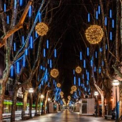 Cobbe Meteor Shower Falling Rain Lights Christmas Lights 8 Tubes 192 LED Icicle Snow Falling Christmas Lights Outdoor Raindrop Lights, Xmas Wedding Party Tree Holiday Decoration Blue -Xmas Lighting Shop 71V0RBXodHL. AC SL1001