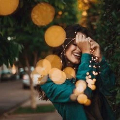 Renohef Outdoor Solar String Lights, 65.6FT 200 LED Solar Powered Fairy Lights With 8 Lighting Modes Waterproof Decoration Copper Wire Lights For Patio Yard Trees Christmas Wedding Party -Xmas Lighting Shop 81Y92YnnSqL. AC SL1500